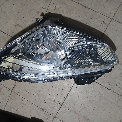 Suzuki swift headlight - Private Seller Suzuki swift headlight - Private Seller