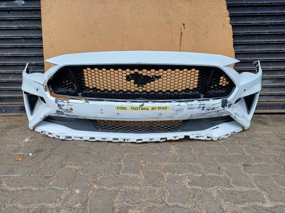 Ford Mustang GT - STYLE FRONT BUMPER WITH GRILL - Private Seller Ford Mustang GT - STYLE FRONT BUMPER WITH GRILL - Private Seller