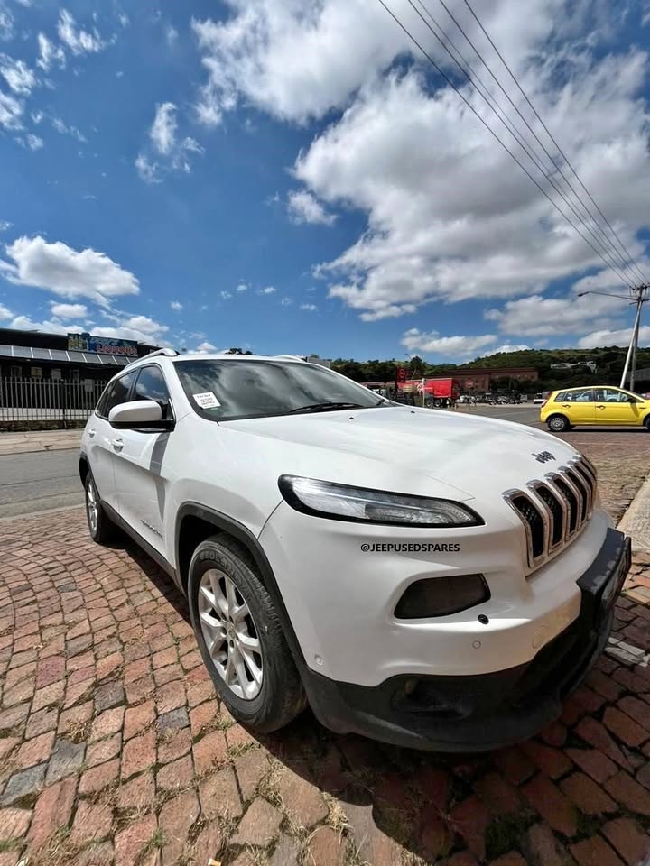 2015 Jeep Cherokee 2.4 Kl stripping Call: - Private Seller 2015 Jeep Cherokee 2.4 Kl stripping Call: - Private Seller