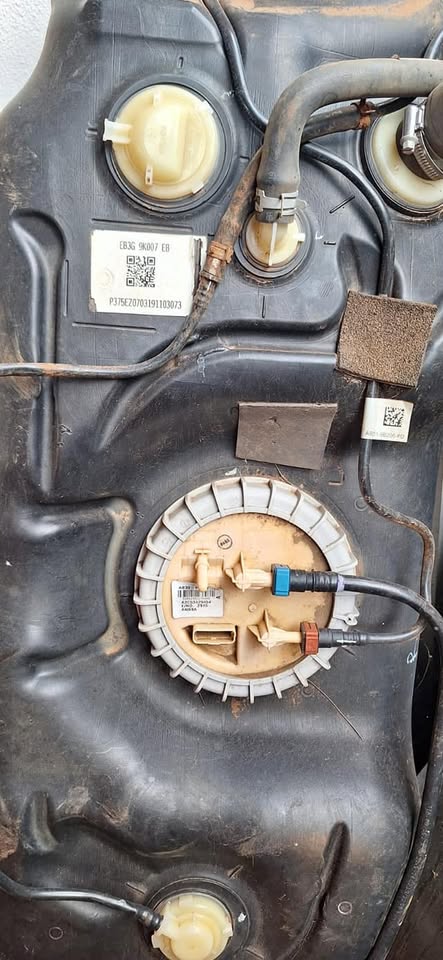 Ford Ranger T6/T7 Fuel Tank With Pump For Sale - Private Seller Ford Ranger T6/T7 Fuel Tank With Pump For Sale - Private Seller