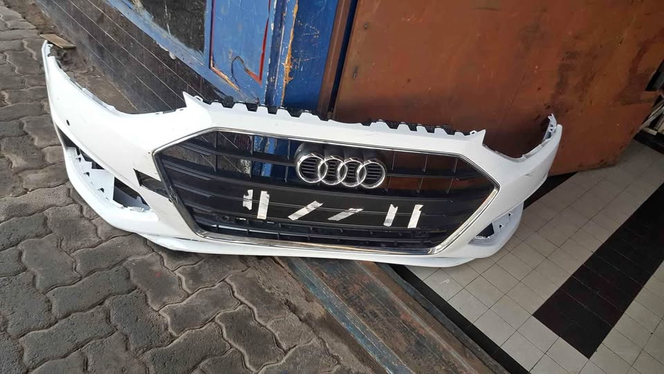 AUDI A4 B9 BUMPER - Private Seller AUDI A4 B9 BUMPER - Private Seller