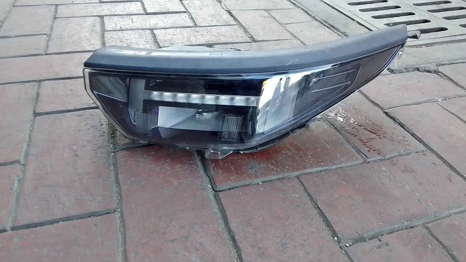 Hyundai Exter headlight