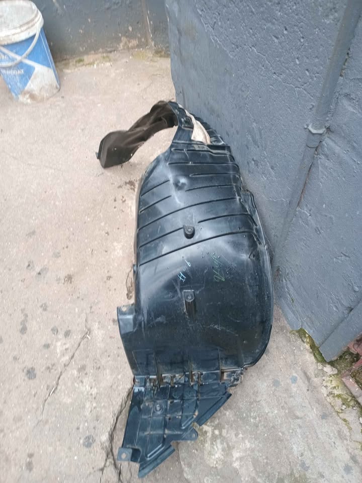 Suzuki Swift 3 / Dzire Front Fender Liner Right - Private Seller Suzuki Swift 3 / Dzire Front Fender Liner Right - Private Seller