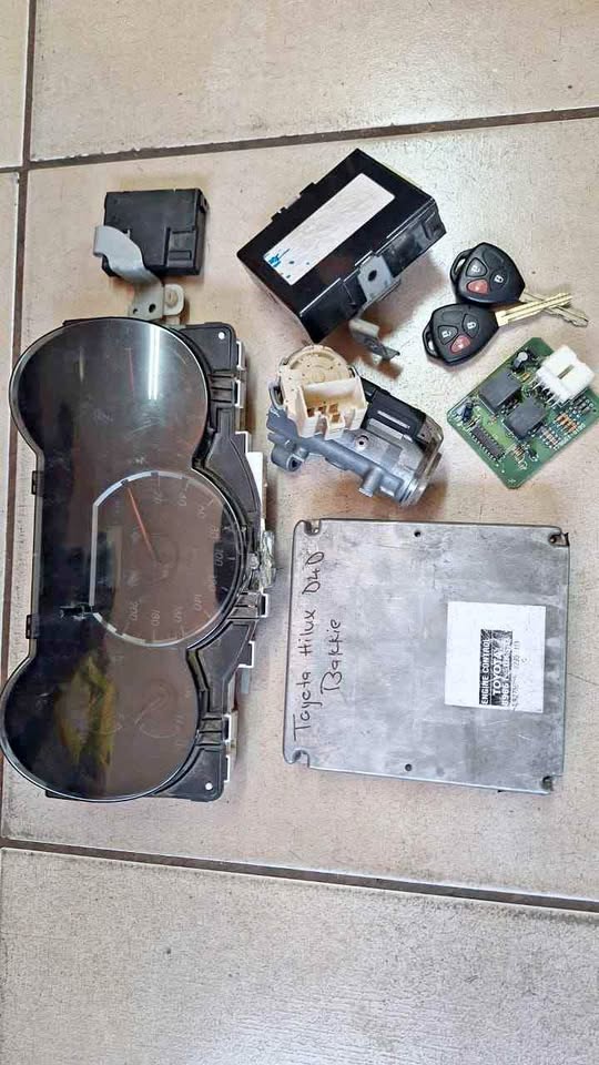 2015 Toyota Hilux D4D 4x4 1KD lock set for sale - Private Seller