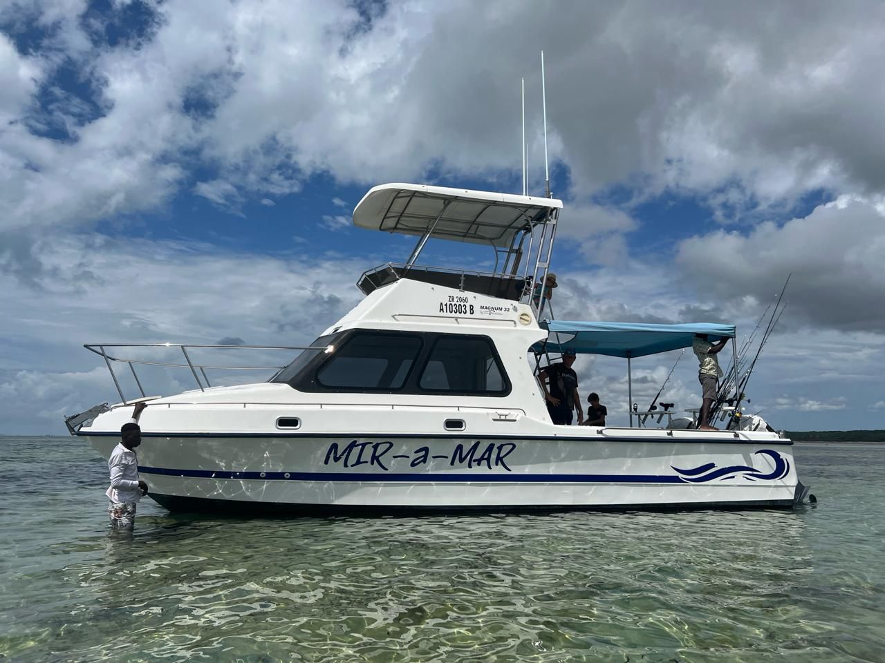 Magnum 32 Boat