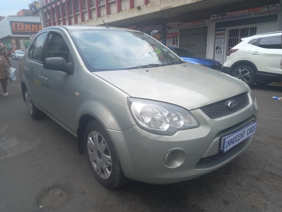2015 FORD IKON 1.6 PETROL, MANUAL TRANSMISSION, SILVER GOLD COLOR, MILEAGE 92000KM