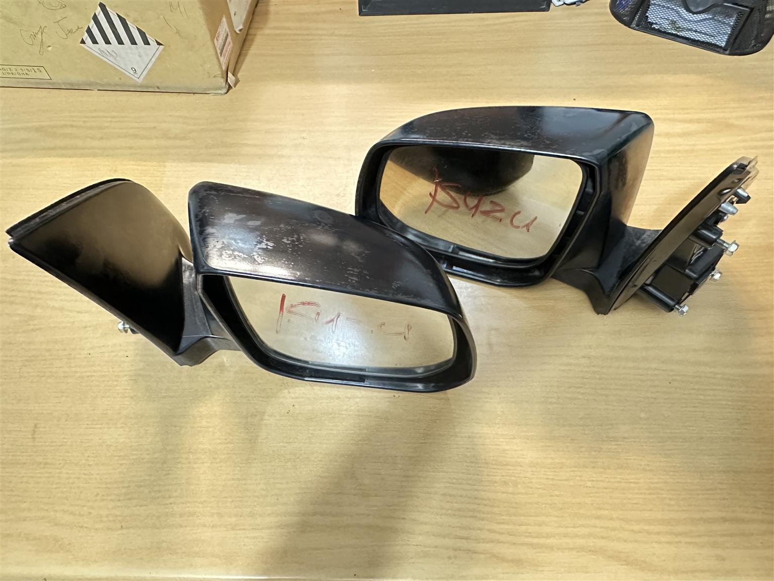 Isuzu D-max Side View Mirror - Private Seller Isuzu D-max Side View Mirror - Private Seller