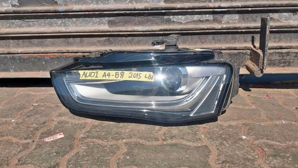 Audi A4 B8 headlight 2015 - Private Seller Audi A4 B8 headlight 2015 - Private Seller