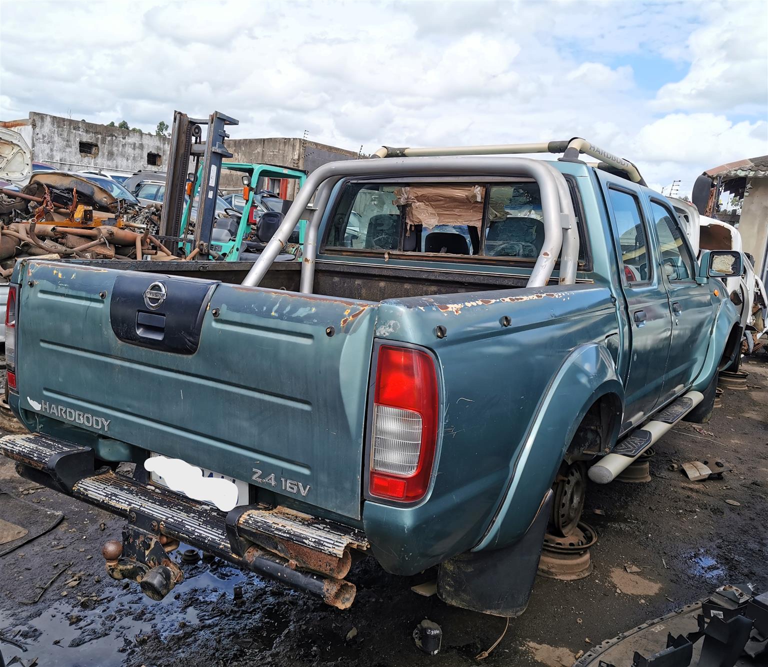 Nissan Hardbody 2.4 D/Cab - Stripping for Spares