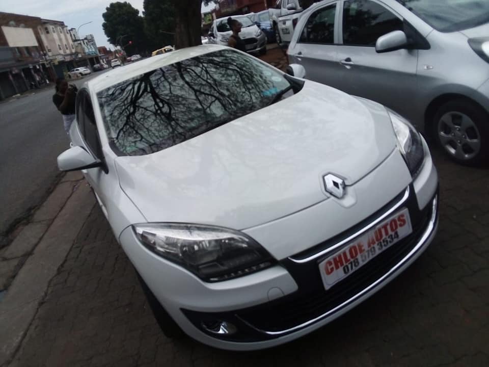 2013 model Renualt Megane 3 dynamic 1.6 engine capacity white color  mileage 124000km service