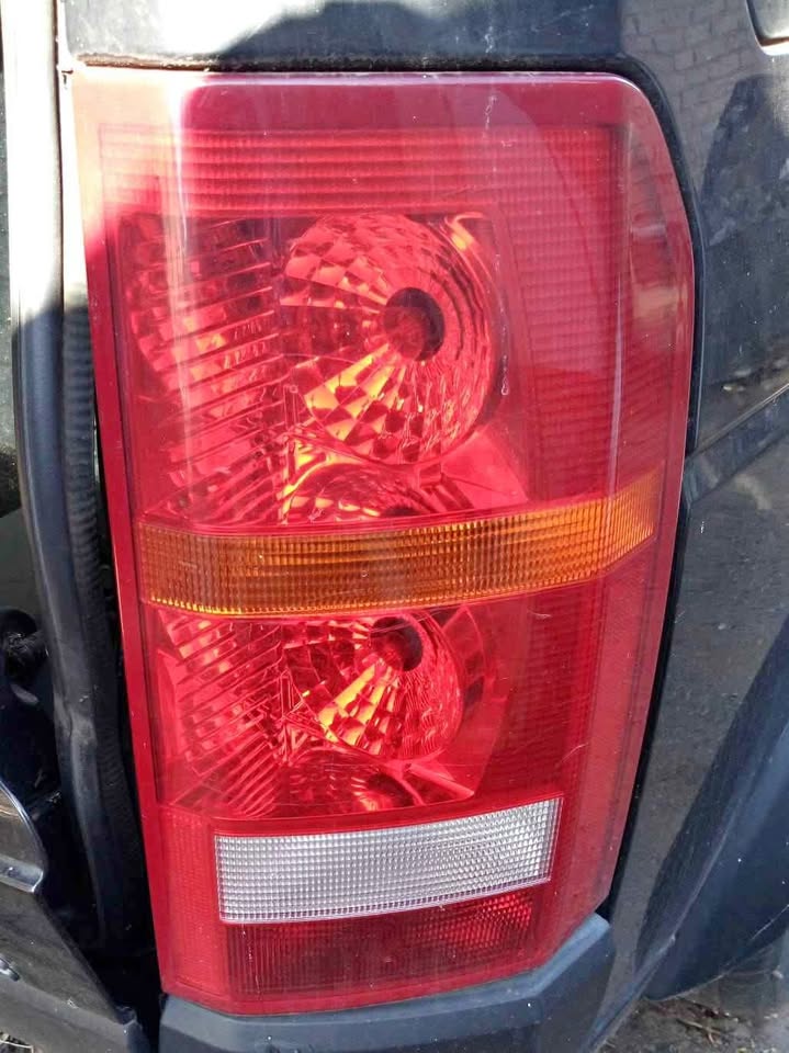 Land Rover Discovery 3 TDV6 rhs tail light - Private Seller Land Rover Discovery 3 TDV6 rhs tail light - Private Seller