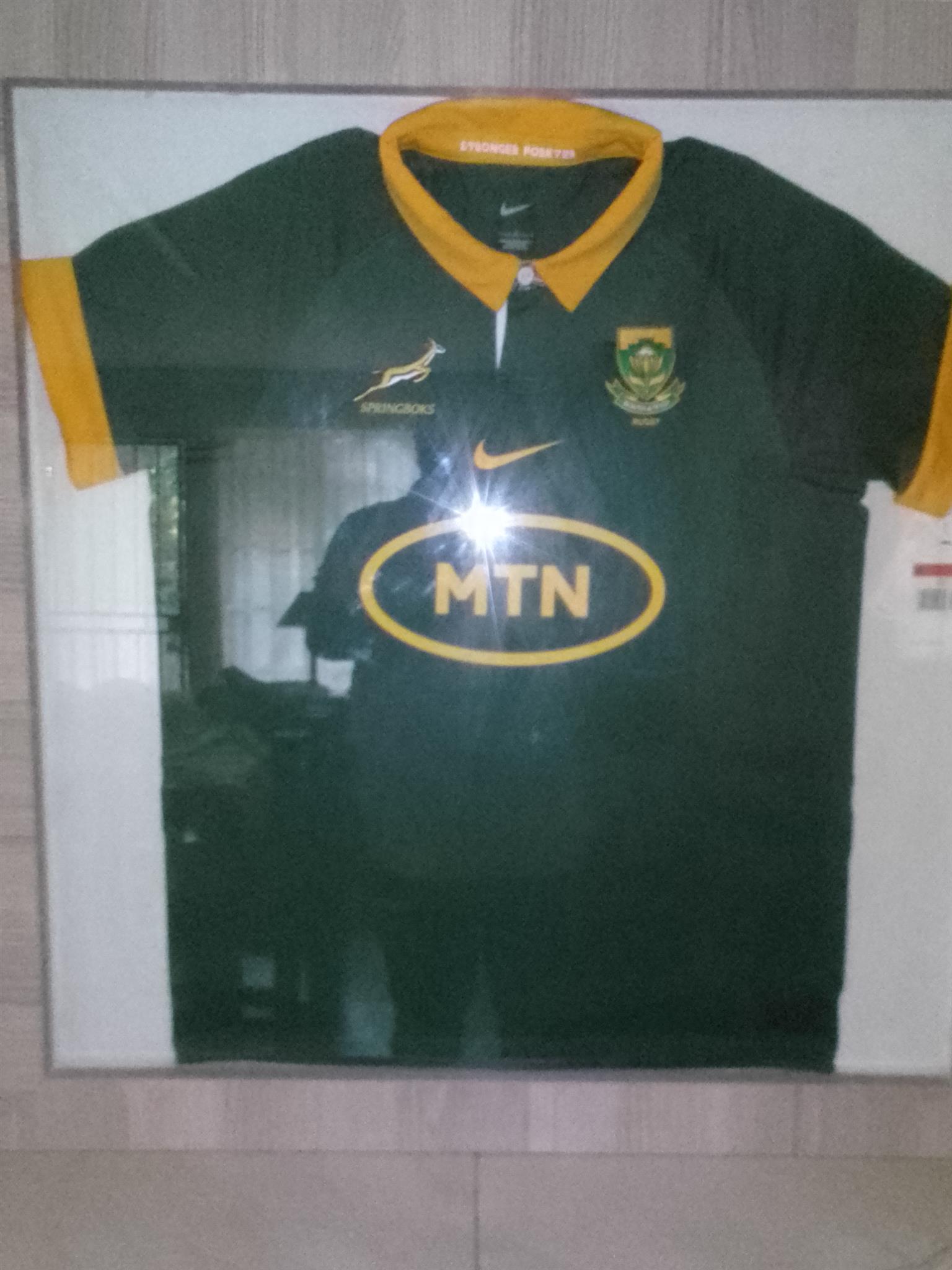 Autographed Springbok Rugby jersey, signed by Jean de Villiers in case Autographed Springbok Rugby jersey, signed by Jean de Villiers in case