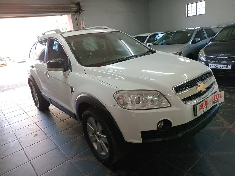 2010 Chevrolet Captiva 2.4 LTZ White, Automatic, Petrol Service book