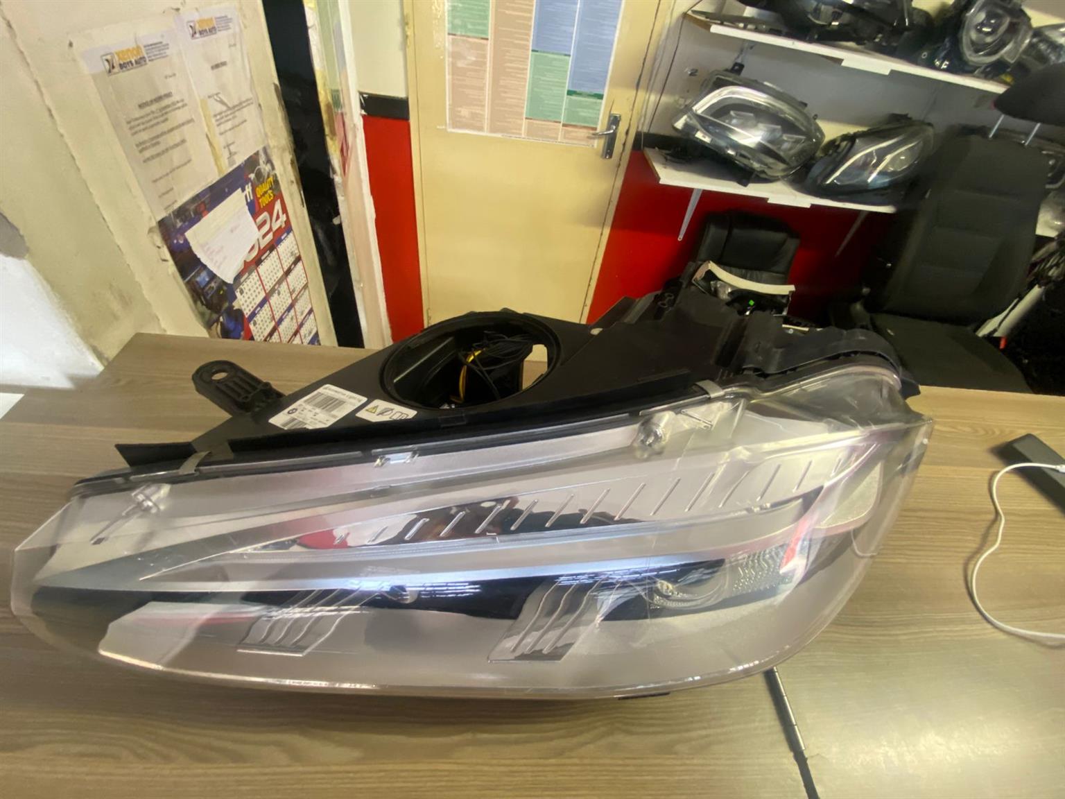 2010 BMW 3 SERIES E90/E91 LEFTSIDE HEADLIGHT AVAILABLE FOR SALE - Private Seller 2010 BMW 3 SERIES E90/E91 LEFTSIDE HEADLIGHT AVAILABLE FOR SALE - Private Seller