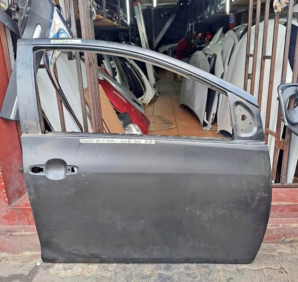 Toyota Yaris sedan door 2005/11 - Private Seller Toyota Yaris sedan door 2005/11 - Private Seller