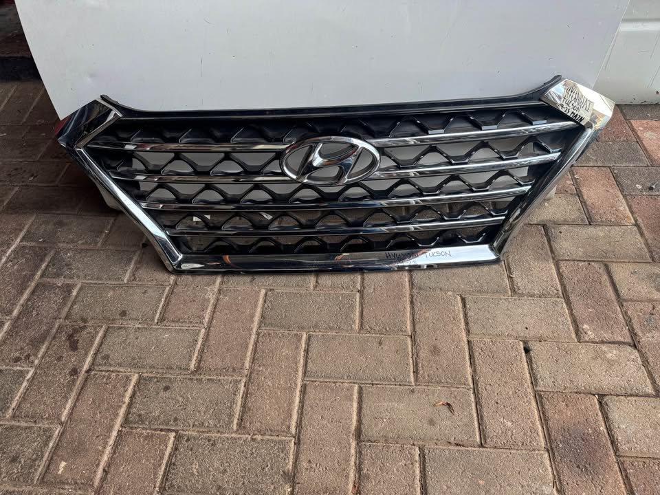 Hyundai Tucson Main Front Bumper Grill - Private Seller Hyundai Tucson Main Front Bumper Grill - Private Seller
