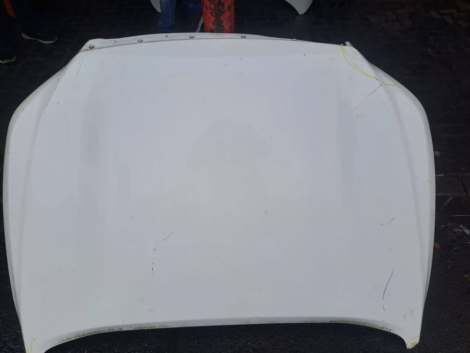 Nissan Navara Bonnet hood - Private Seller Nissan Navara Bonnet hood - Private Seller