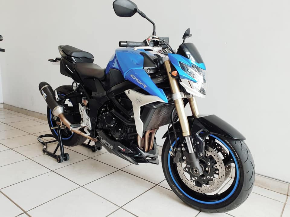 SUZUKI GSR750 - Private Seller