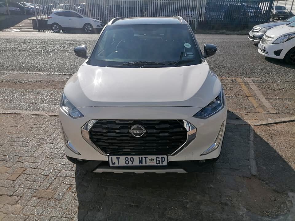 2020 Nissan Magnite 1.0 SUV with a nice interior seat Reserves Camera and Service book and Keyless