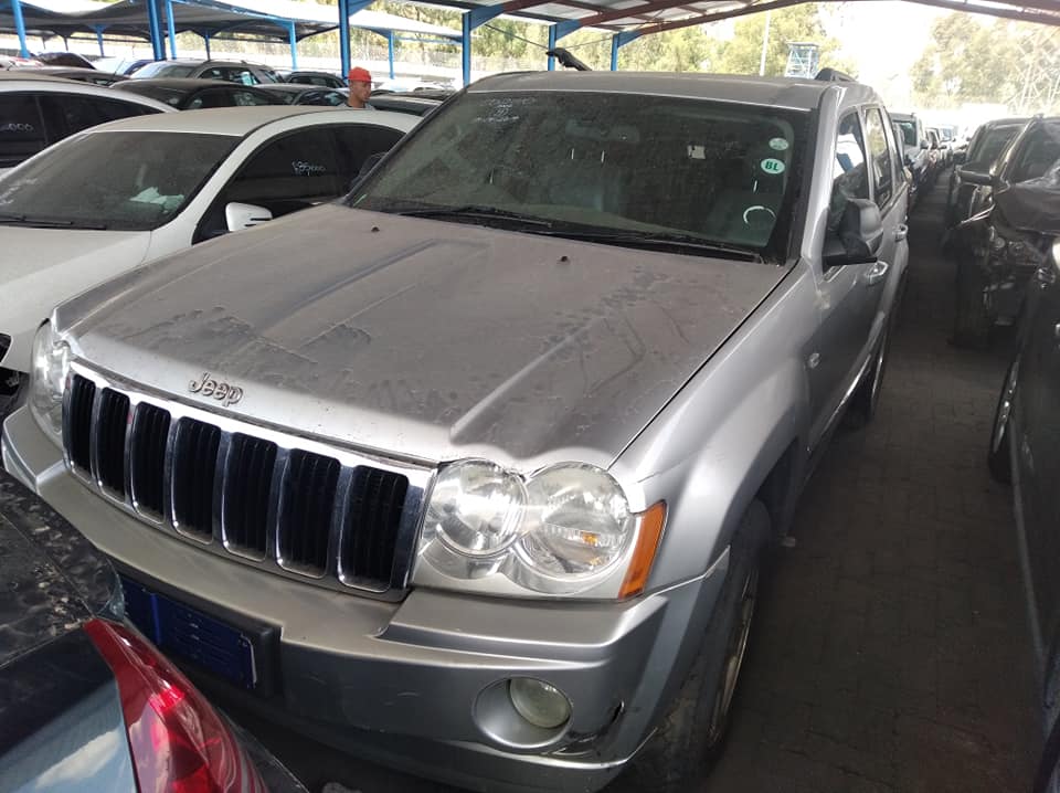 Jeep grand Cherokee 5.7L Hemi accident , engine starts - Private Seller Jeep grand Cherokee 5.7L Hemi accident , engine starts - Private Seller