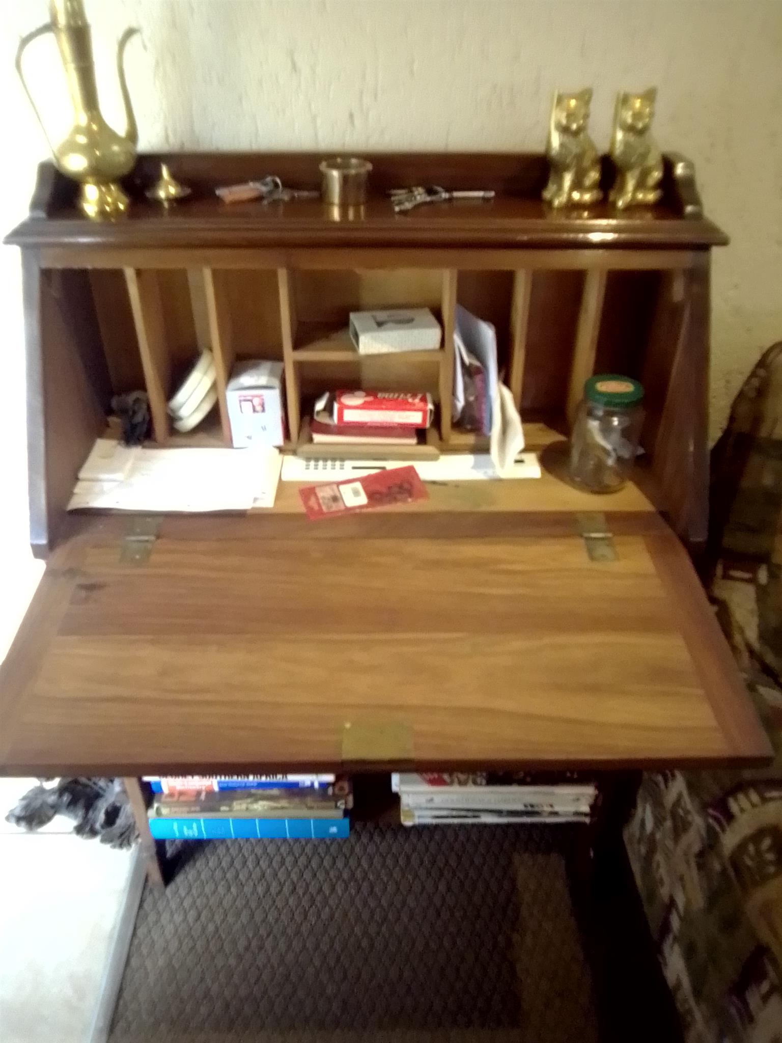 Old pen draw chest table