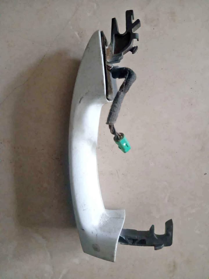 Ford Fiesta 2012 right front outer door handle