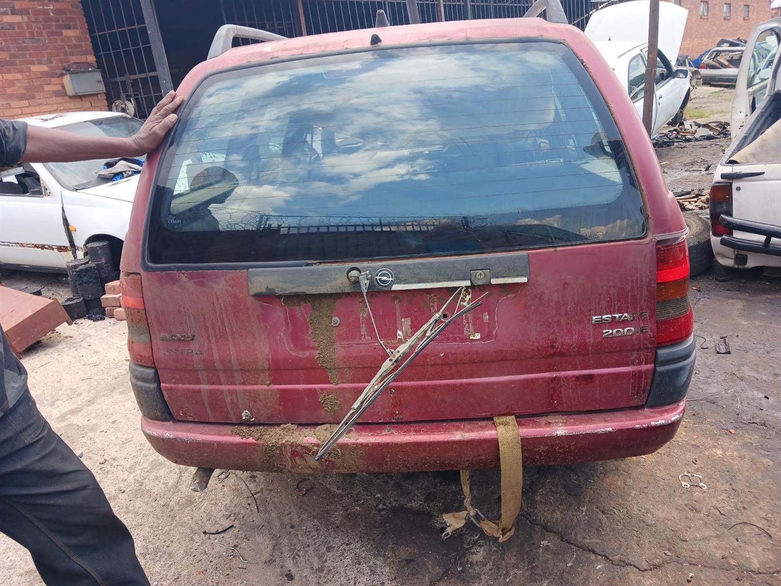 OPEL ASTRA STATION WAGON 2LT FUEL INJ SINGLE CAM STRIPPING FOR SPARES CALL FOR I
