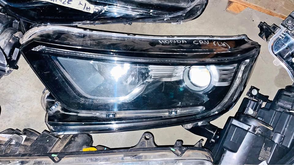 Honda CR-V headlight 2017/19 - Private Seller Honda CR-V headlight 2017/19 - Private Seller