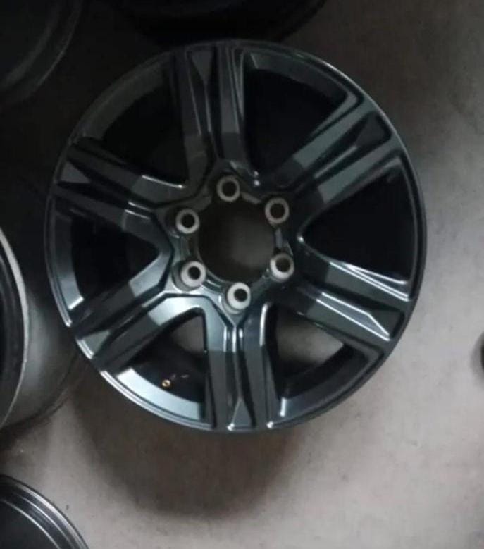Toyota Hilux/Fortuner 17" original mag to use for spare - Private Seller Toyota Hilux/Fortuner 17" original mag to use for spare - Private Seller
