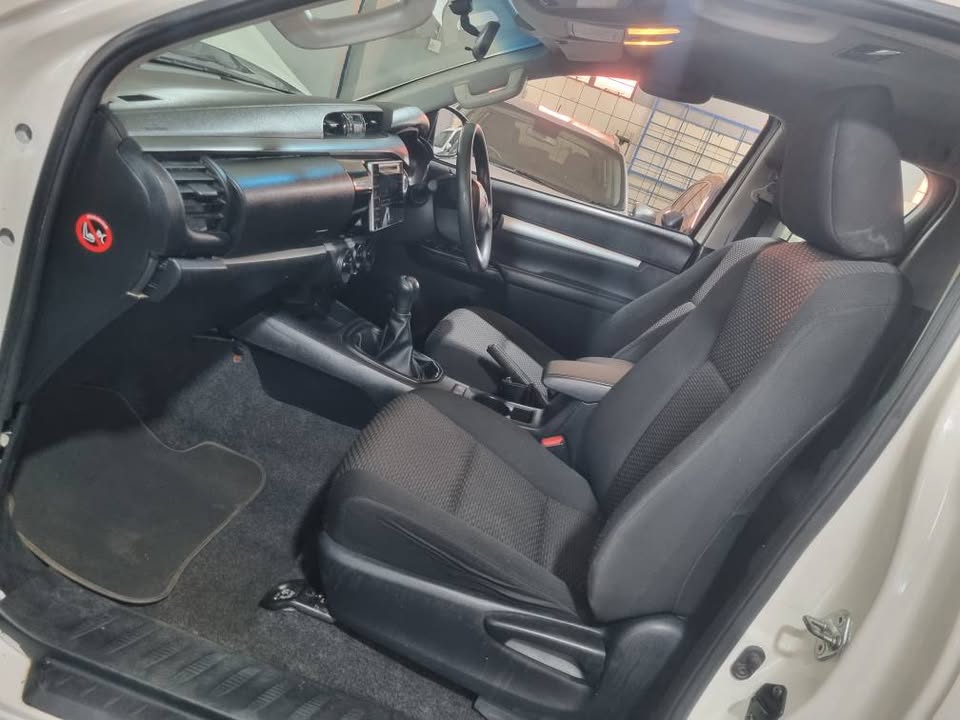 Used Toyota Hilux 2.0 single cab chassis cab - Private Seller