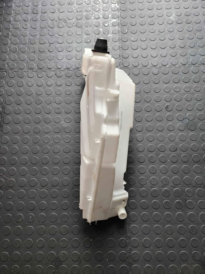 RANGE ROVER WASHER BOTTLE - Private Seller