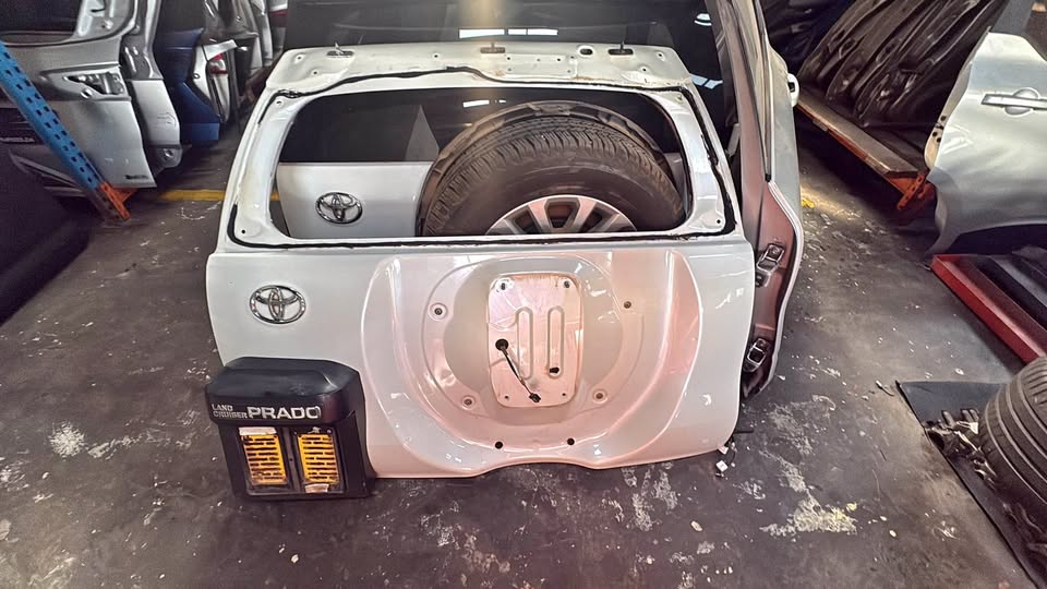 Toyota Prado tailgate - Private Seller Toyota Prado tailgate - Private Seller