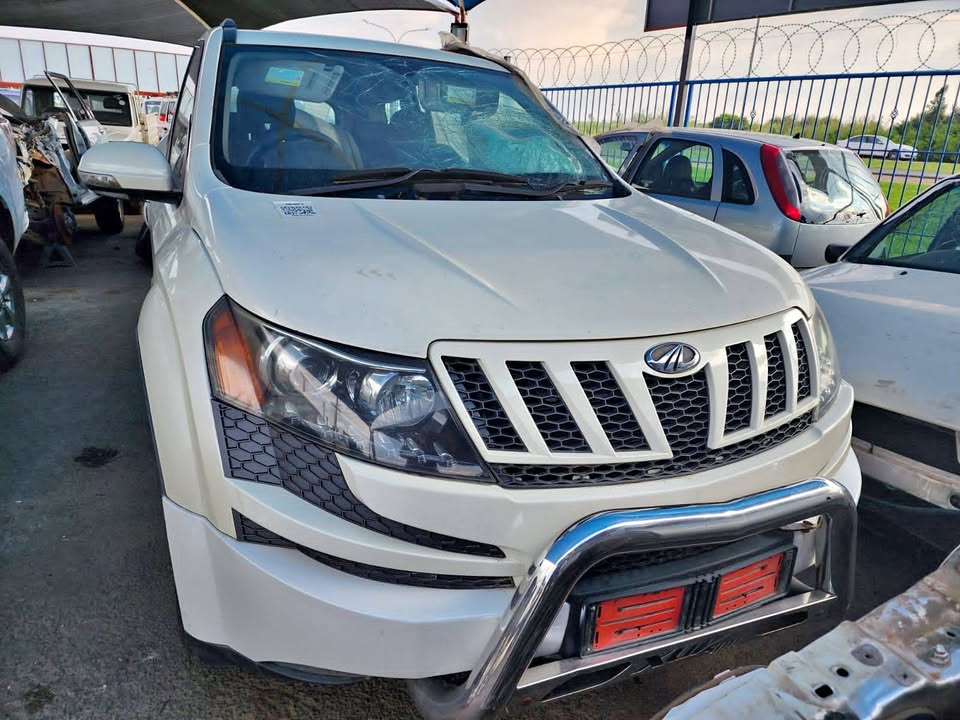 Mahindra XUV500 W8 SUV Now Stripping For Parts - Private Seller Mahindra XUV500 W8 SUV Now Stripping For Parts - Private Seller