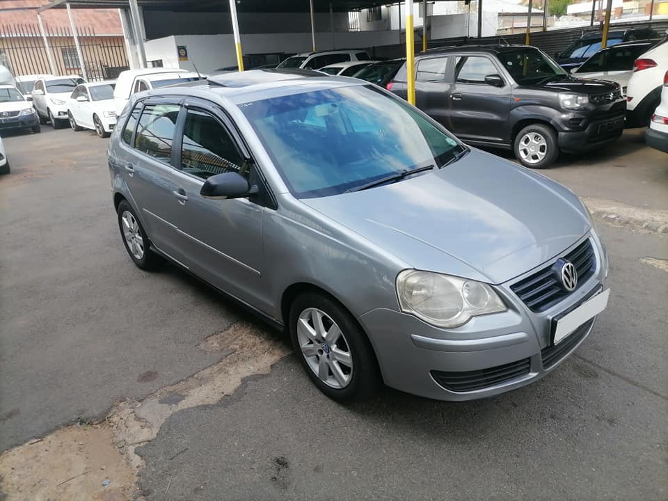 2006 Volkswagen polo Bujwa 1.6 Hatchback leather seat and sunroof