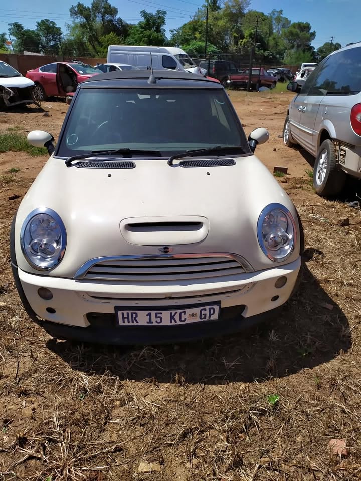 2005 MINI COOPER S STRIPIING AS SPARES - Private Seller 2005 MINI COOPER S STRIPIING AS SPARES - Private Seller