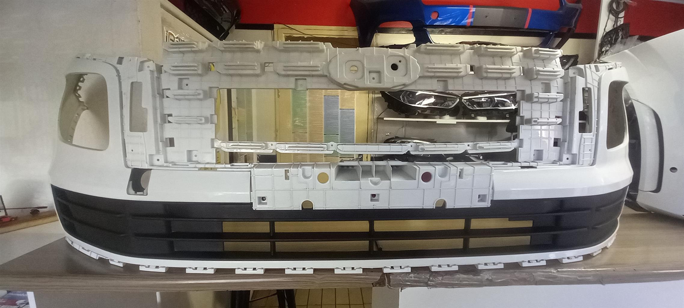 (VENUE) 2024 HYUNDAI VENUE FRONT BUMPER WITH LOWER GRILL - Private Seller (VENUE) 2024 HYUNDAI VENUE FRONT BUMPER WITH LOWER GRILL - Private Seller