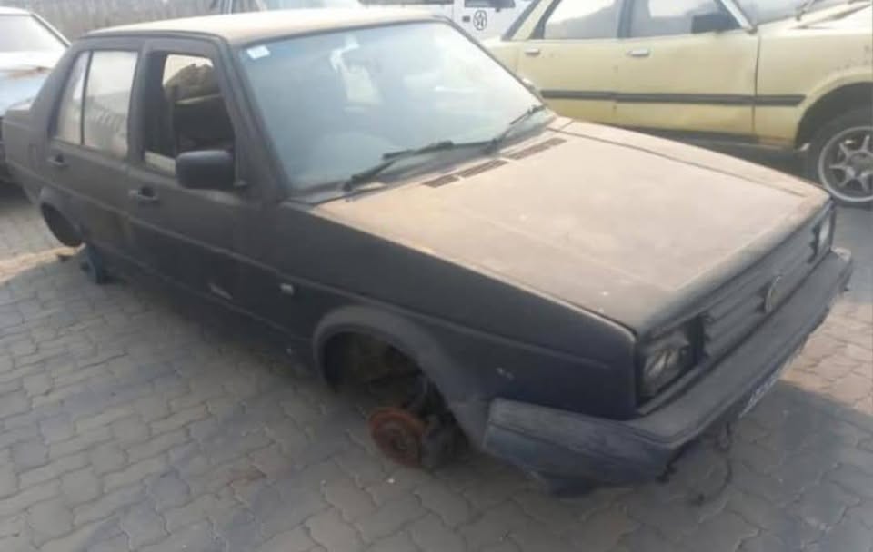 Volkswagen jetta 2 stripping for parts my number WhatsApp or cell
