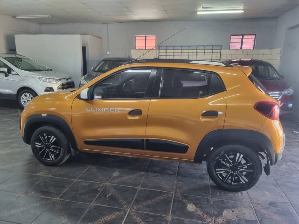 2022 Renault Kwid 1.0 Easy-R Automatic 54000km Mechanically Perfect with Canopy, Clothes Sea