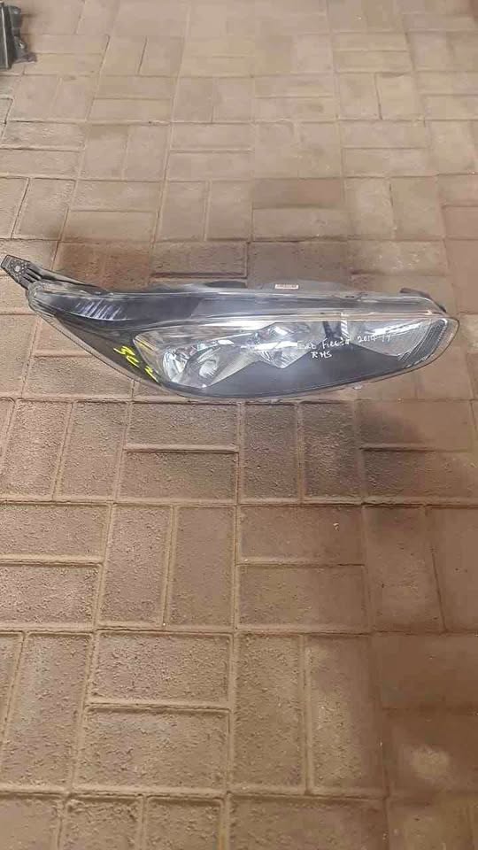 Ford Fiesta Right Hand Side 2014/17 headlight Ford Fiesta Right Hand Side 2014/17 headlight