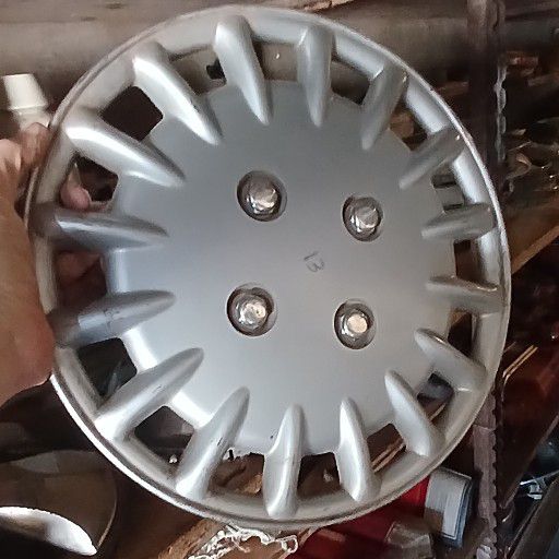 Conquest / Tazz, wheel cap - Private Seller Conquest / Tazz, wheel cap - Private Seller