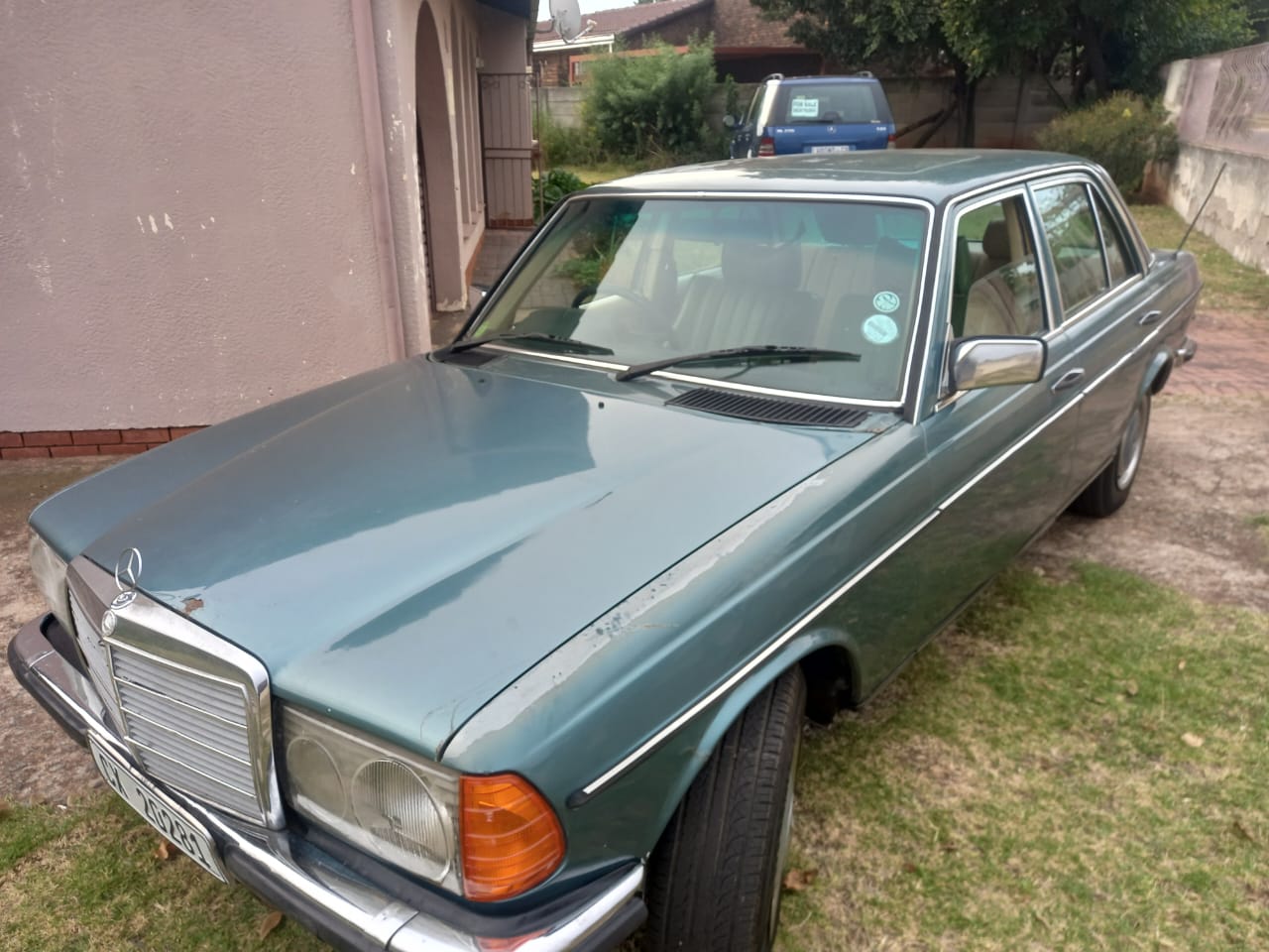 1985 Mercedes Benz 230E w123 automatic | Junk Mail Marketplace