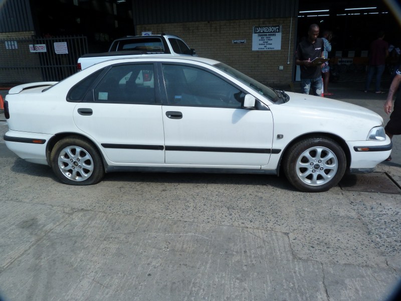 Volvo S40 2.0 Manual White - 2000 STRIPPING FOR SPARES - Private Seller Volvo S40 2.0 Manual White - 2000 STRIPPING FOR SPARES - Private Seller