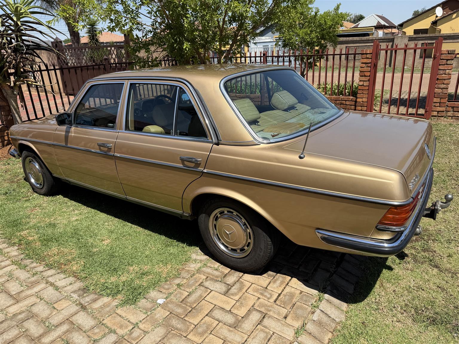 Mercedes Benz W123 230E 1984 Auto | Junk Mail Marketplace