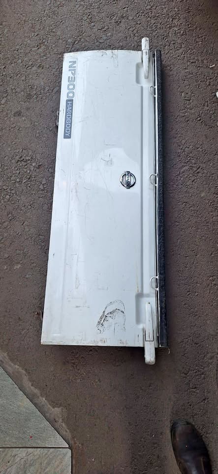Nissan NP300 hardbody single cap Tailgate for sale WhatsApp or cell