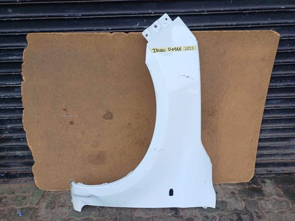 Isuzu D-Max fender 2023 - Private Seller Isuzu D-Max fender 2023 - Private Seller