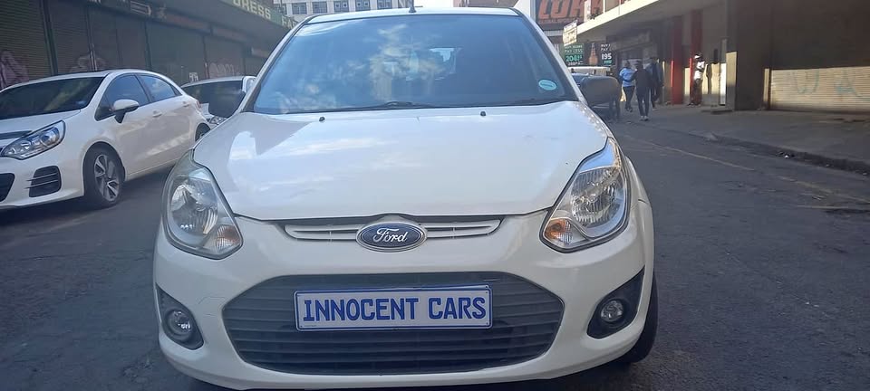 2013 FORD FIGO 1.4 PETROL, MANUAL HATCHBACK, WHITE COLOR, 98000KM