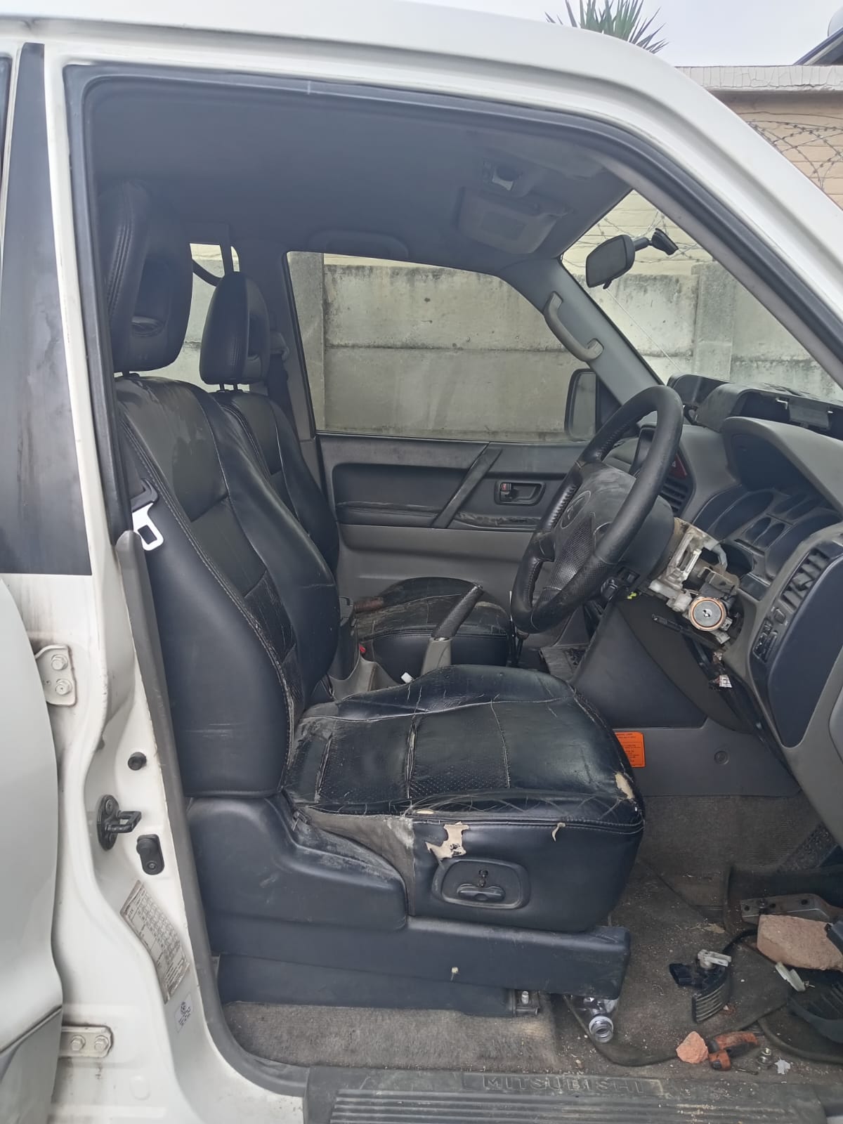 Mitsubishi Pajero 4m41 3.2 Automatic, stripping for spares - Private Seller Mitsubishi Pajero 4m41 3.2 Automatic, stripping for spares - Private Seller