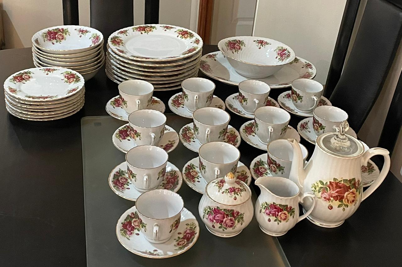ROYAL CHINA ENGLISH ROSE TEA AND DINNER SET ROYAL CHINA ENGLISH ROSE TEA AND DINNER SET