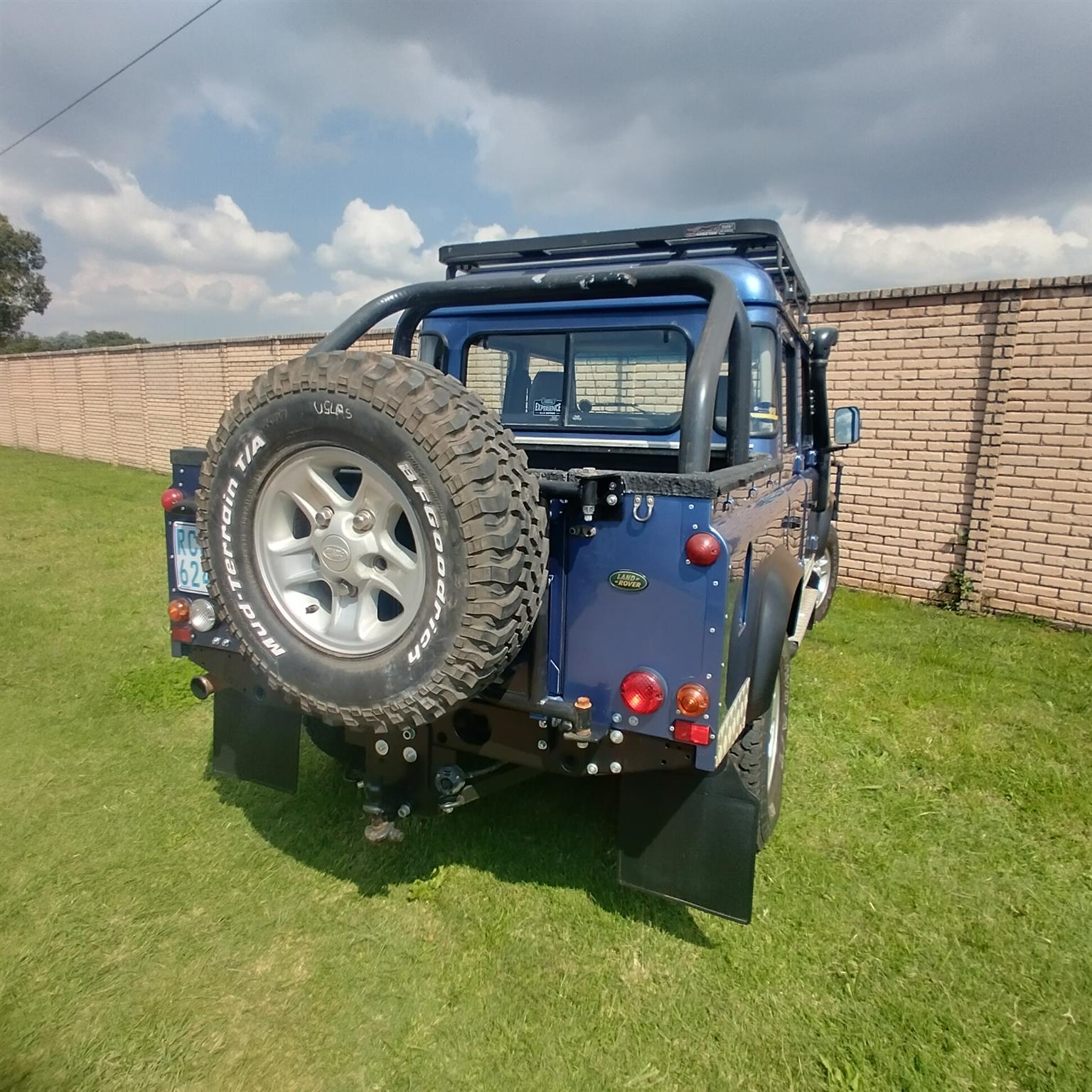 Land rover defender | Junk Mail Marketplace