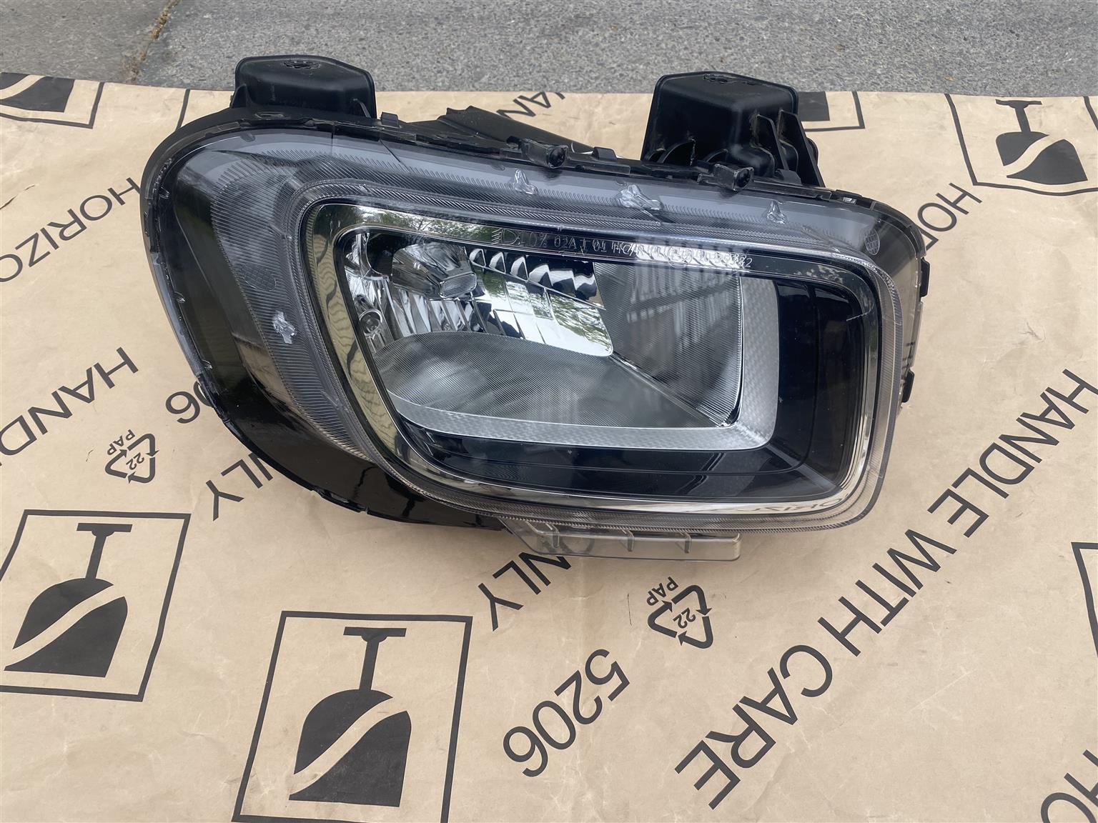 2024 HYUNDAI VENUE HEADLIGHT RIGHT SIDE FOR SALE. IN PRISTINE CONDITION - Private Seller 2024 HYUNDAI VENUE HEADLIGHT RIGHT SIDE FOR SALE. IN PRISTINE CONDITION - Private Seller